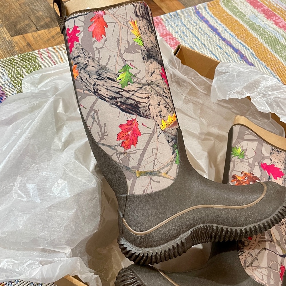 Brown/Hot Leaf Hale Print Muck Boots